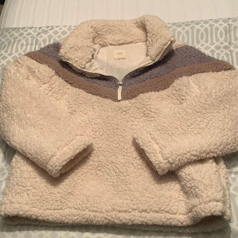 Like new sherpa 1/4 zip with pockets
